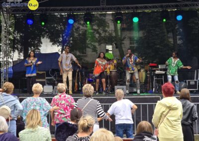 na scenie występ zespołu "Jambo Africa"