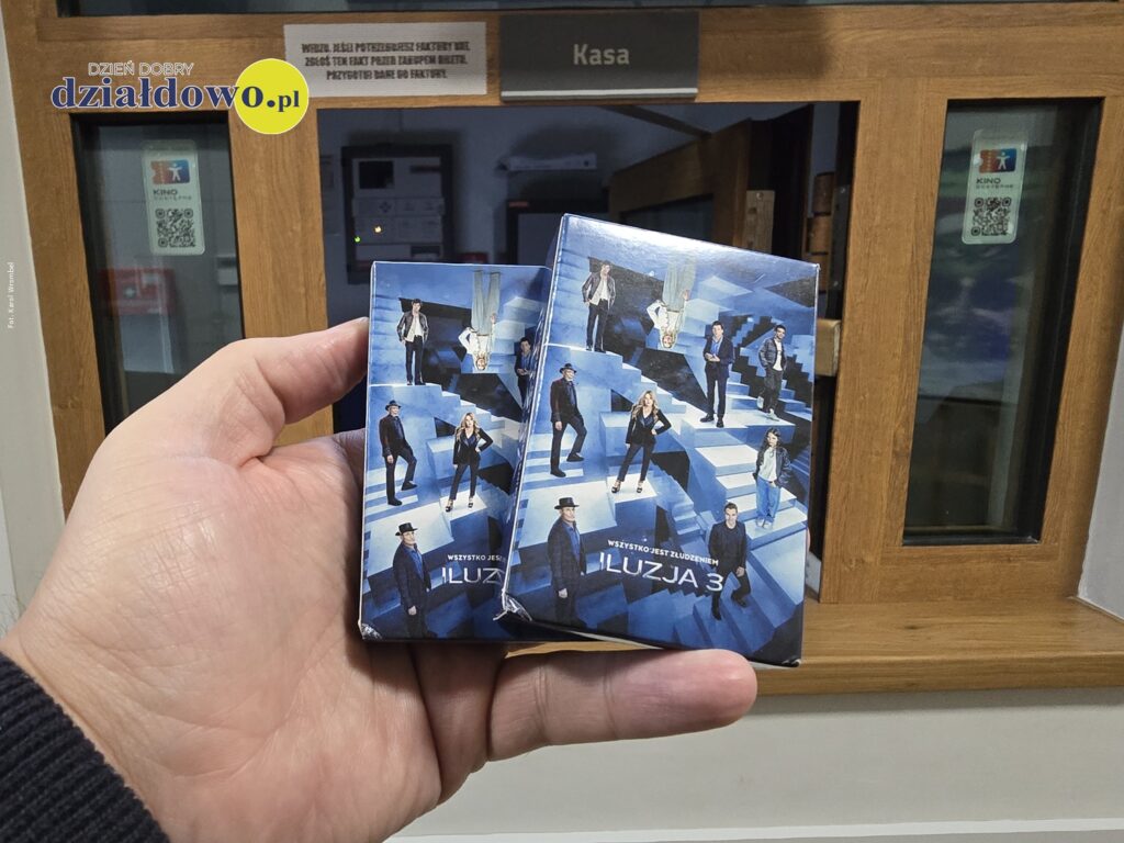 zdjęcie przedstawia 2 talie kart z filmu "Iluzja 3"